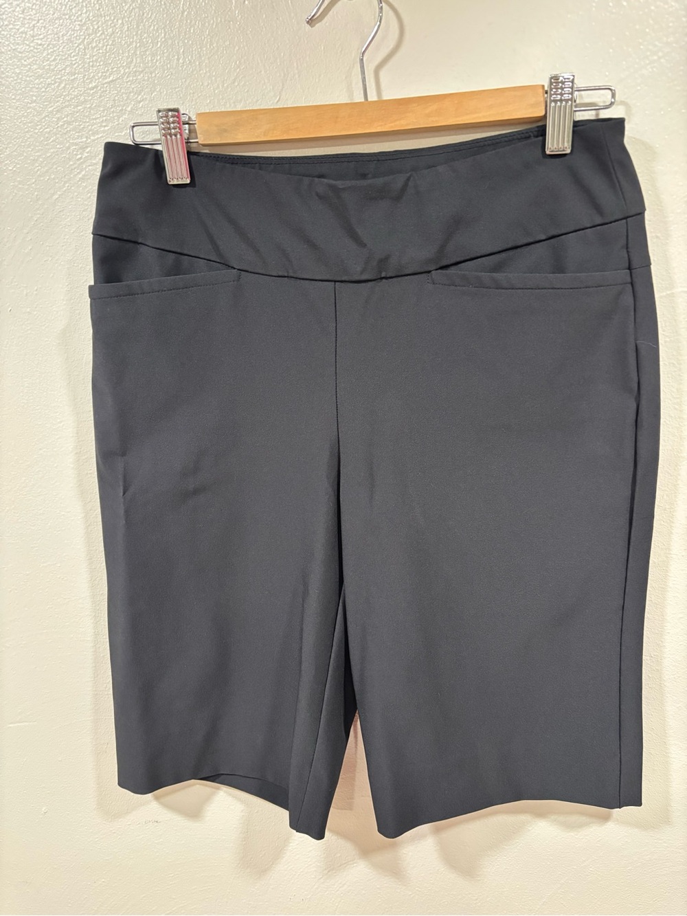 Tail Women's Black Pull-On Athletic Golf Shorts